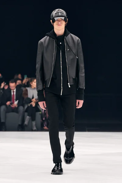 Look 70